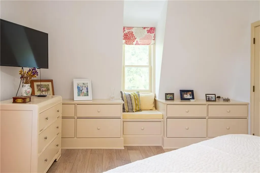 162 Rhode Island Avenue Newport RI 02840