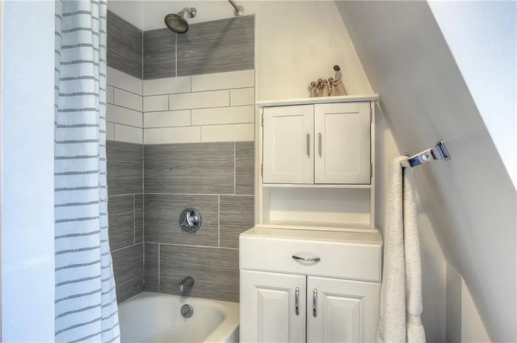 162 Rhode Island Avenue Newport RI 02840