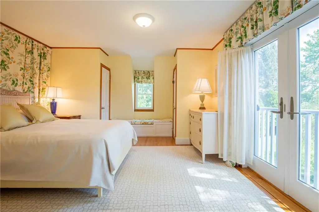 162 Rhode Island Avenue Newport RI 02840