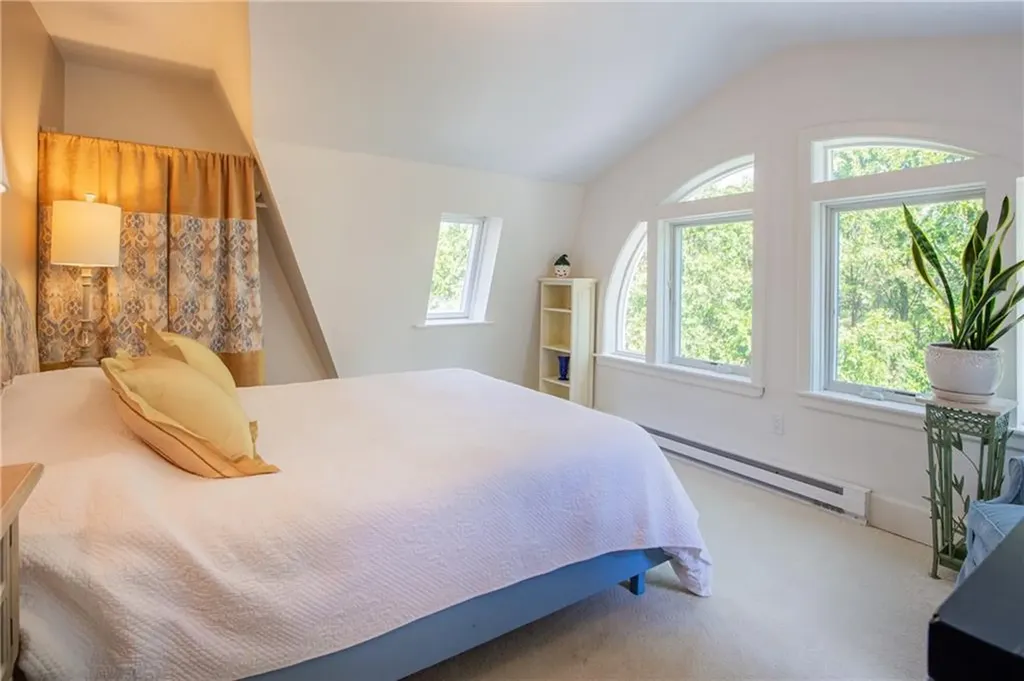 162 Rhode Island Avenue Newport RI 02840