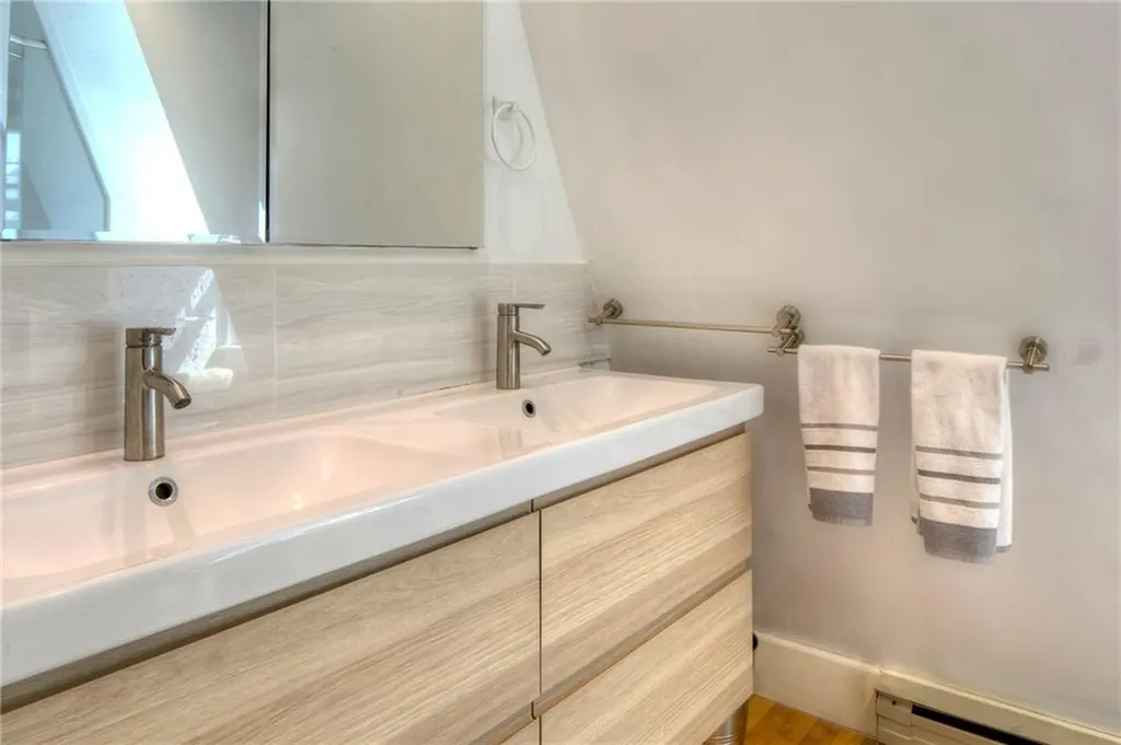 162 Rhode Island Avenue Newport RI 02840