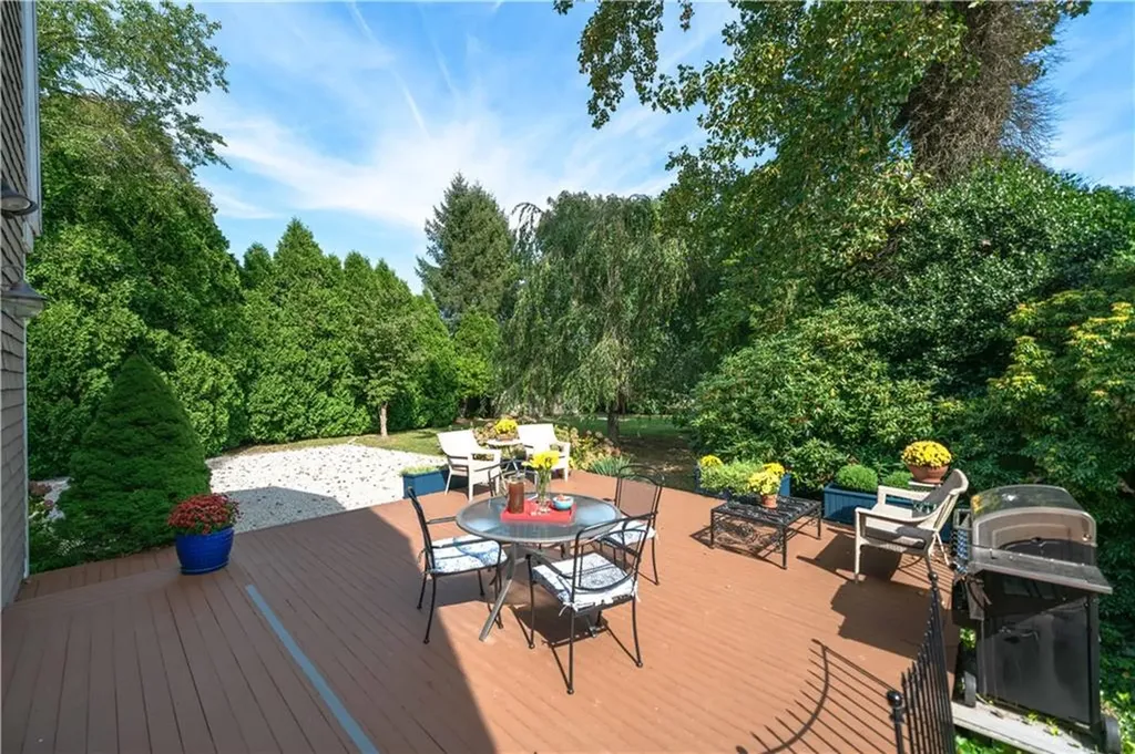 162 Rhode Island Avenue Newport RI 02840