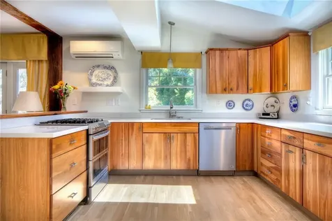 162 Rhode Island Avenue Newport RI 02840