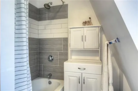 162 Rhode Island Avenue Newport RI 02840