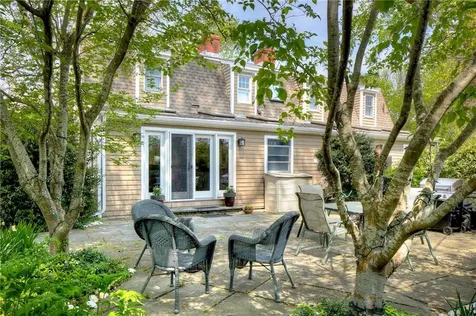162 Rhode Island Avenue Newport RI 02840