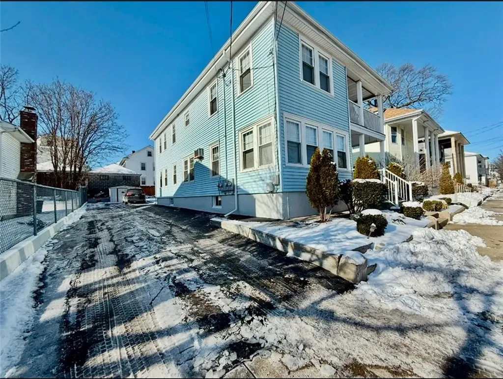 81 83 Young Street Pawtucket RI 02860