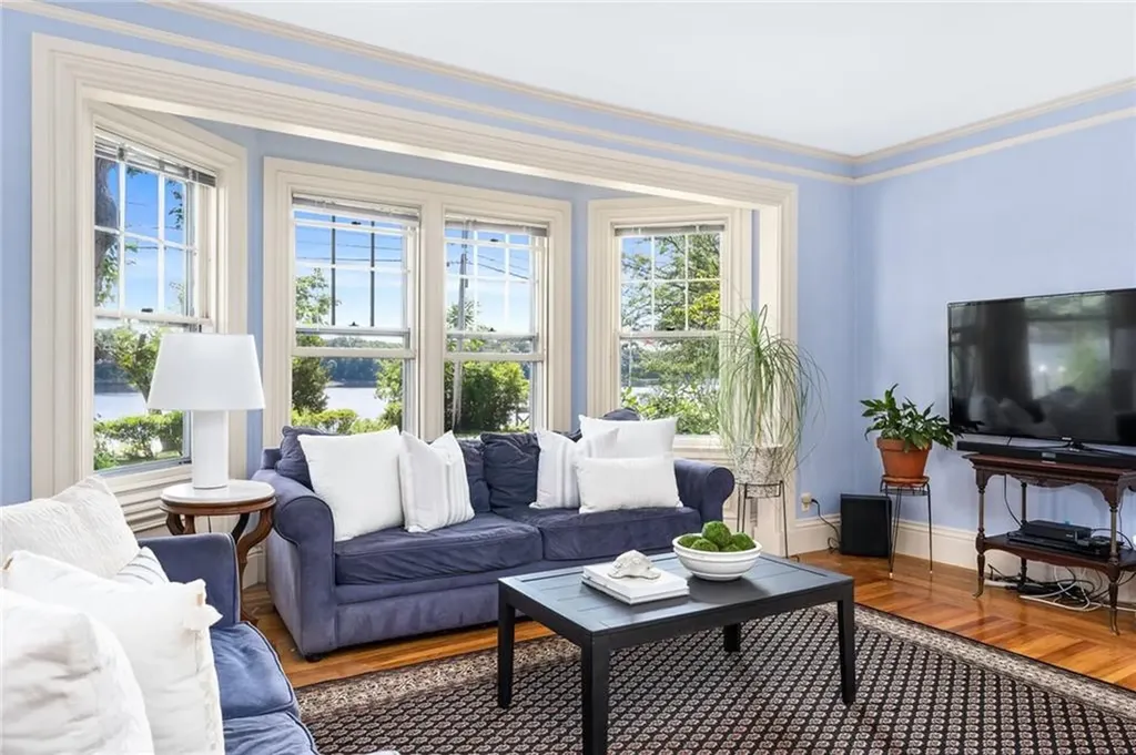 133 New Meadow Road Barrington RI 02806