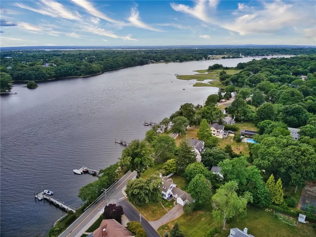133 New Meadow Road Barrington RI 02806