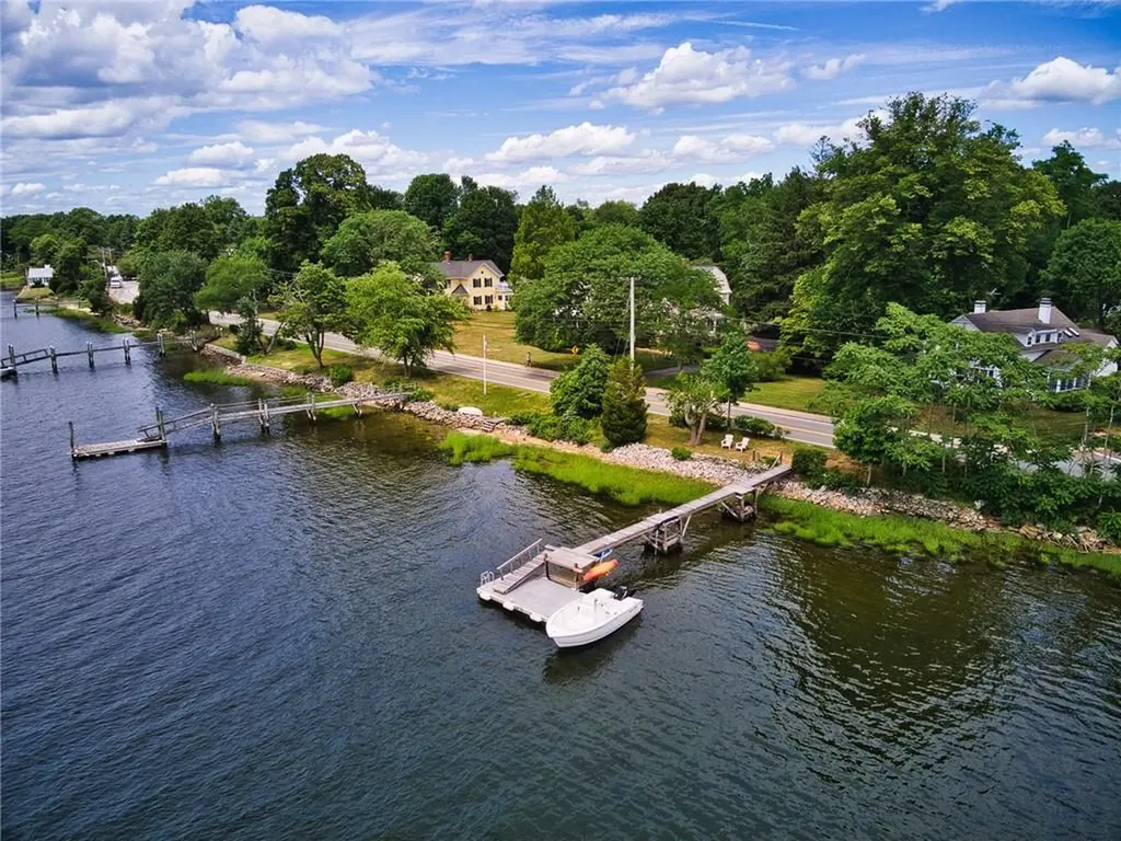 133 New Meadow Road Barrington RI 02806