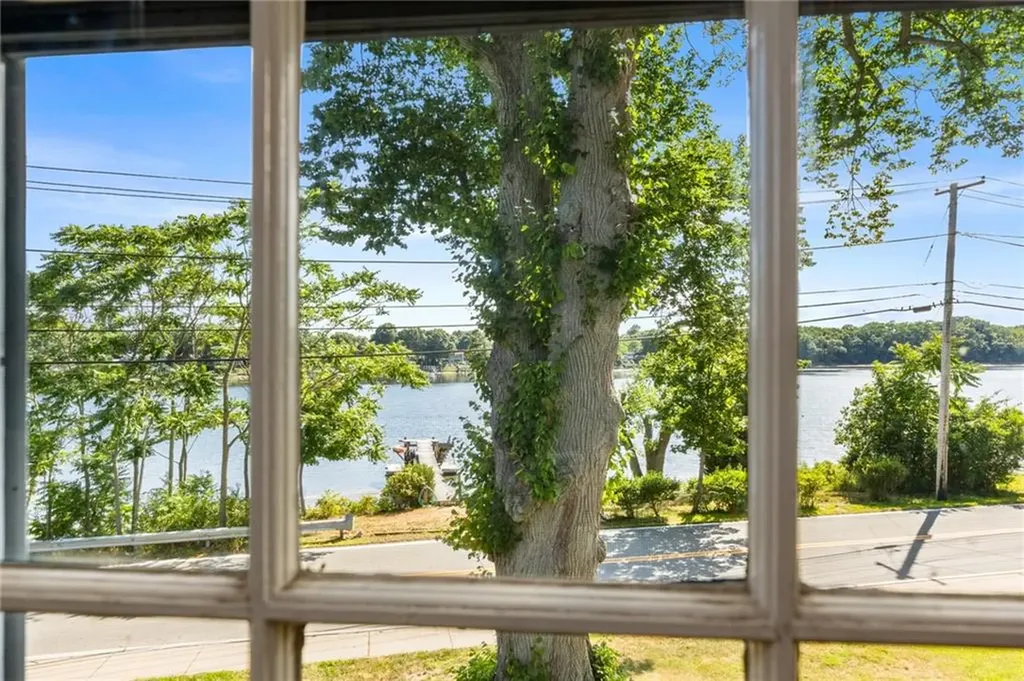 133 New Meadow Road Barrington RI 02806
