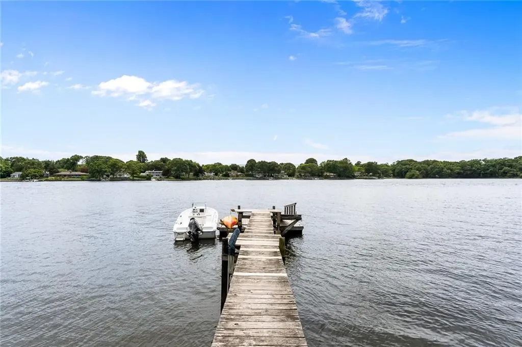 133 New Meadow Road Barrington RI 02806