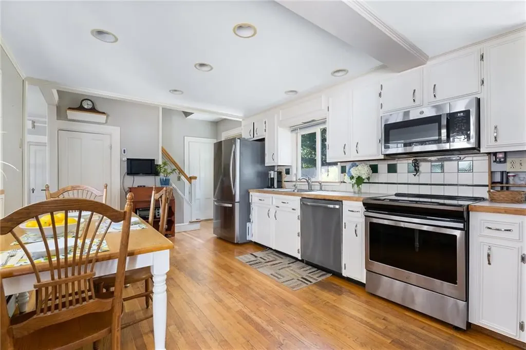 133 New Meadow Road Barrington RI 02806