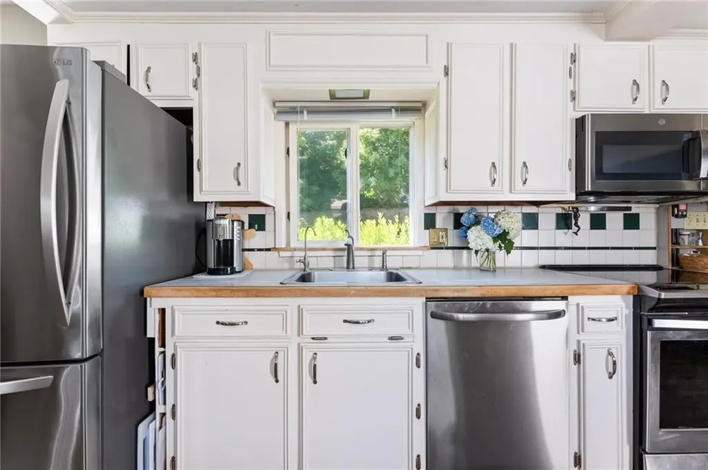 133 New Meadow Road Barrington RI 02806
