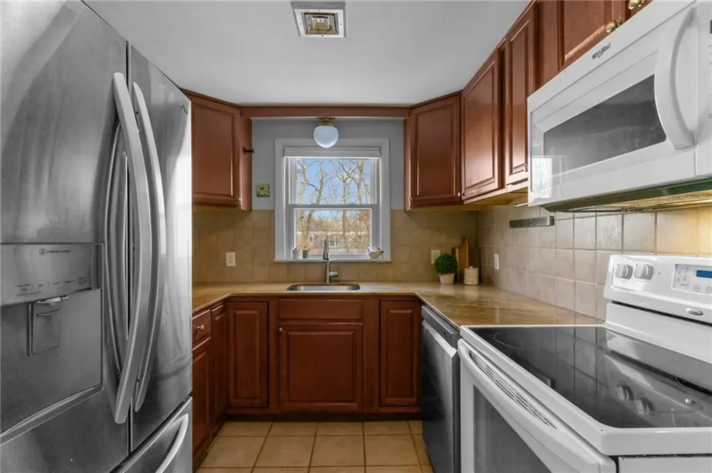 40 Missouri Drive Warwick RI 02886