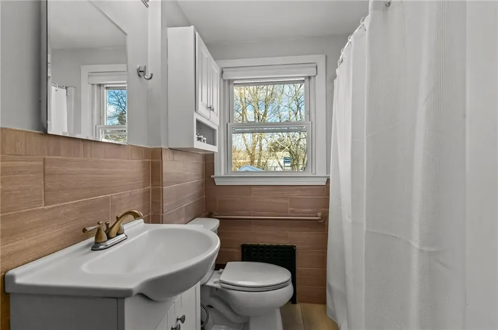 40 Missouri Drive Warwick RI 02886