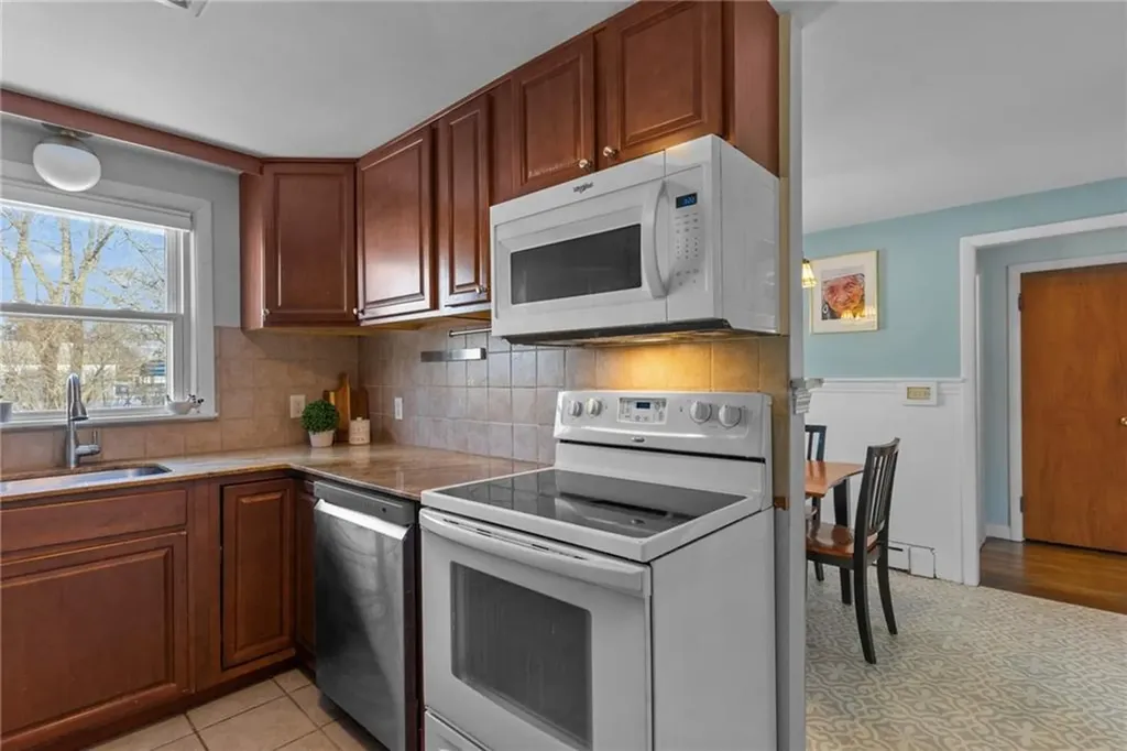 40 Missouri Drive Warwick RI 02886