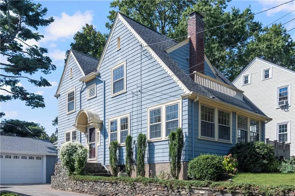 71 Fosdyke Street Providence RI 02906