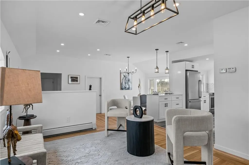 1625 East Main Road Portsmouth RI 02871