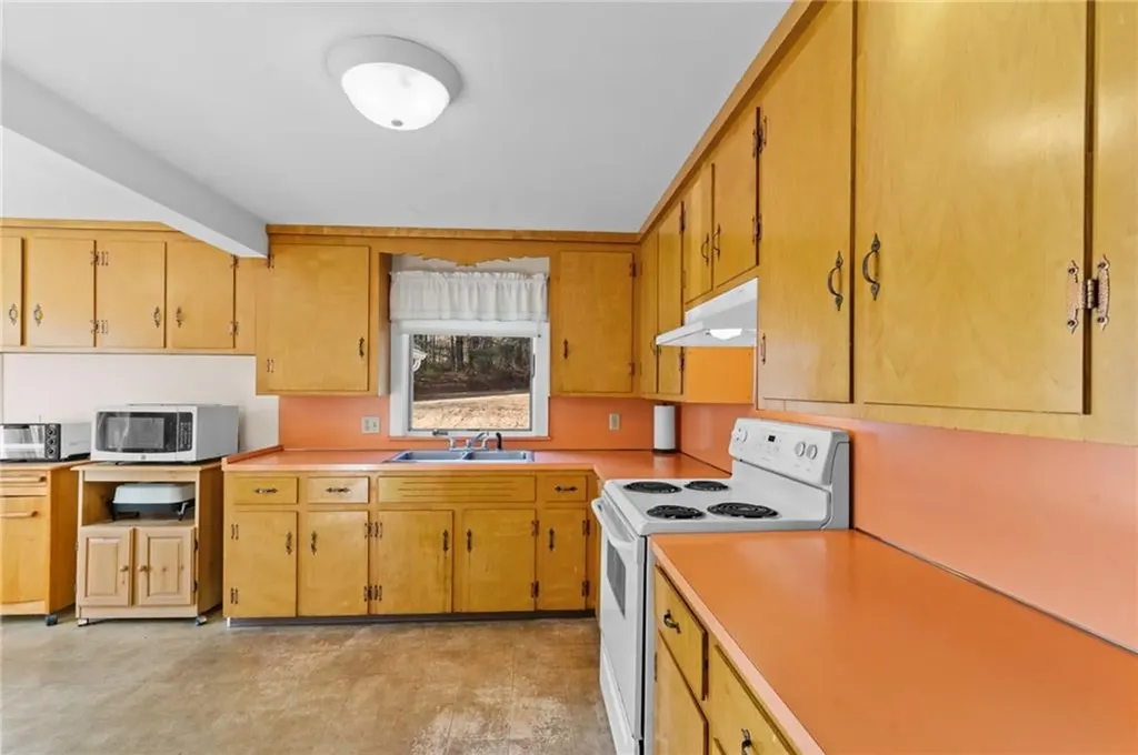 126 Weaver Hill Road West Greenwich RI 02817