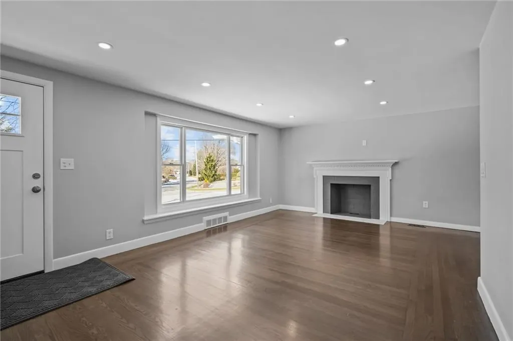 62 Old Spring Road Cranston RI 02920