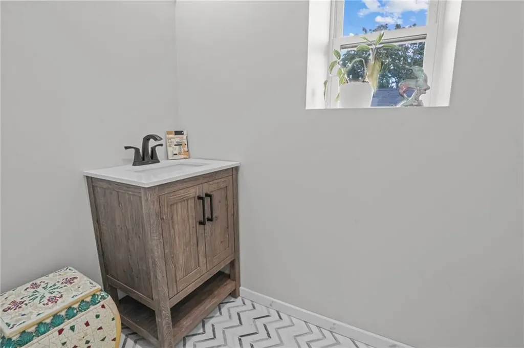 8 Queen Street Cranston RI 02920