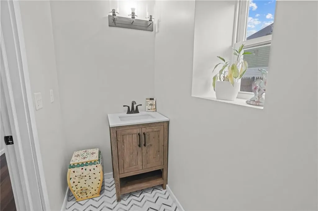 8 Queen Street Cranston RI 02920