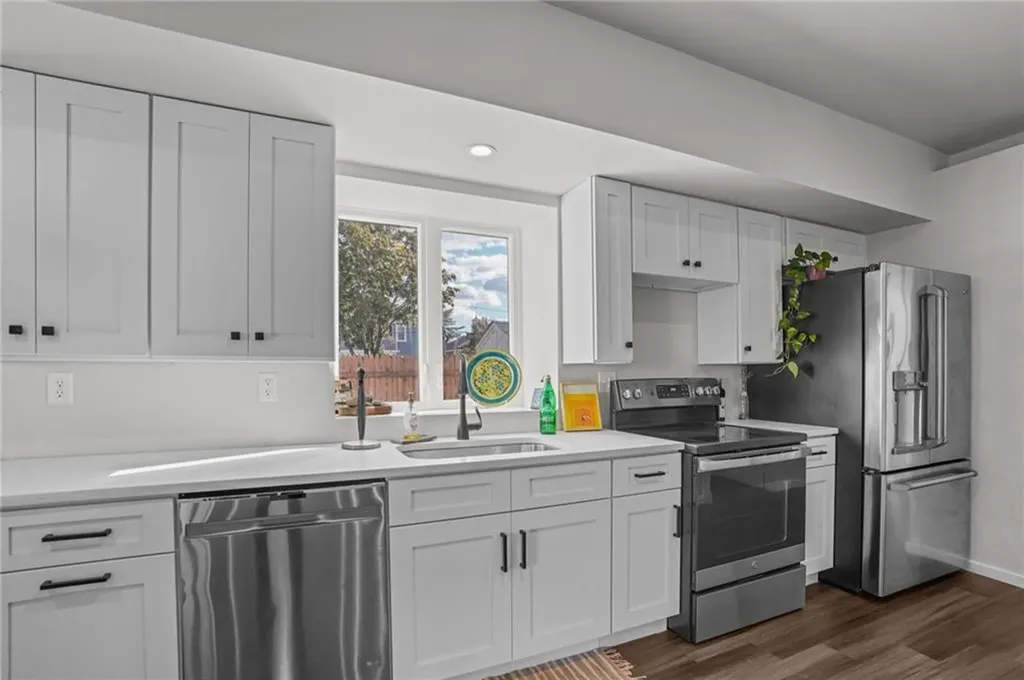 8 Queen Street Cranston RI 02920