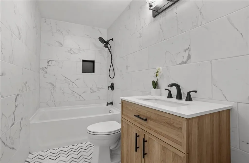 8 Queen Street Cranston RI 02920