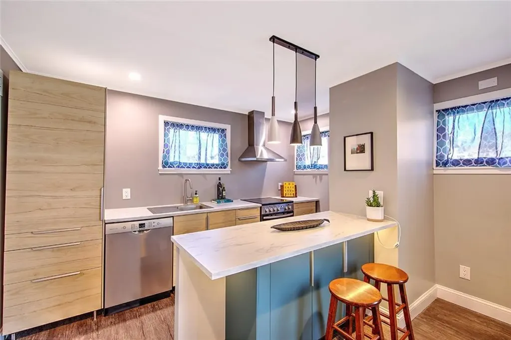 3220 Post Road Warwick RI 02886