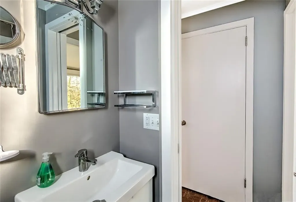 3220 Post Road Warwick RI 02886