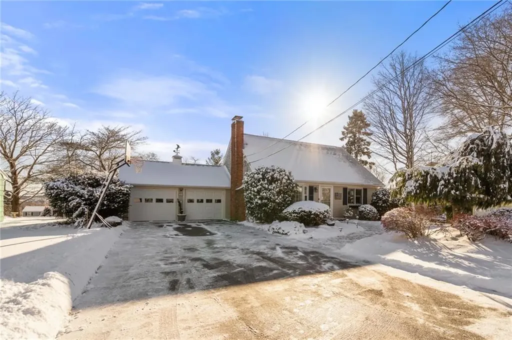 74 Linda Avenue Portsmouth RI 02871