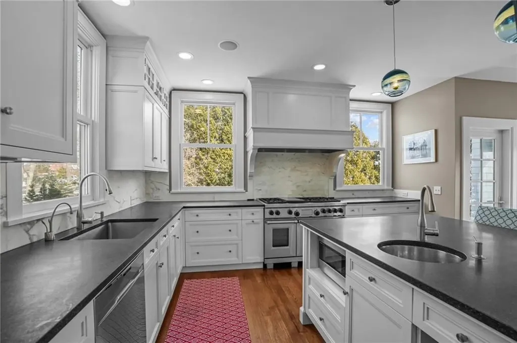 298 Rumstick Road Barrington RI 02806