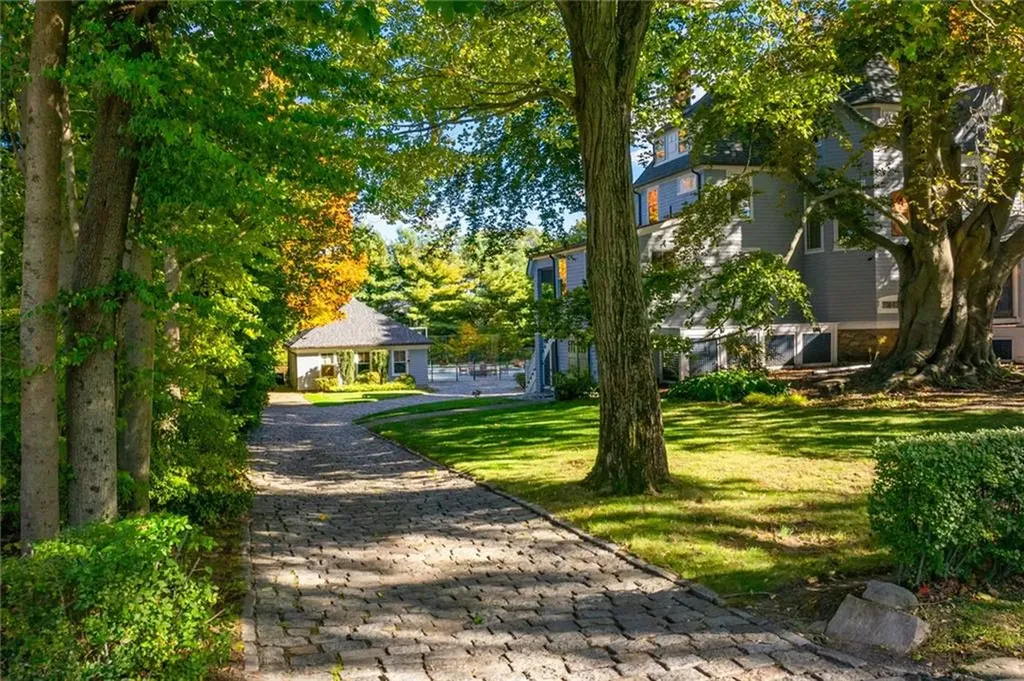 298 Rumstick Road Barrington RI 02806