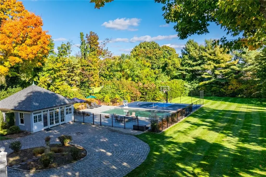 298 Rumstick Road Barrington RI 02806
