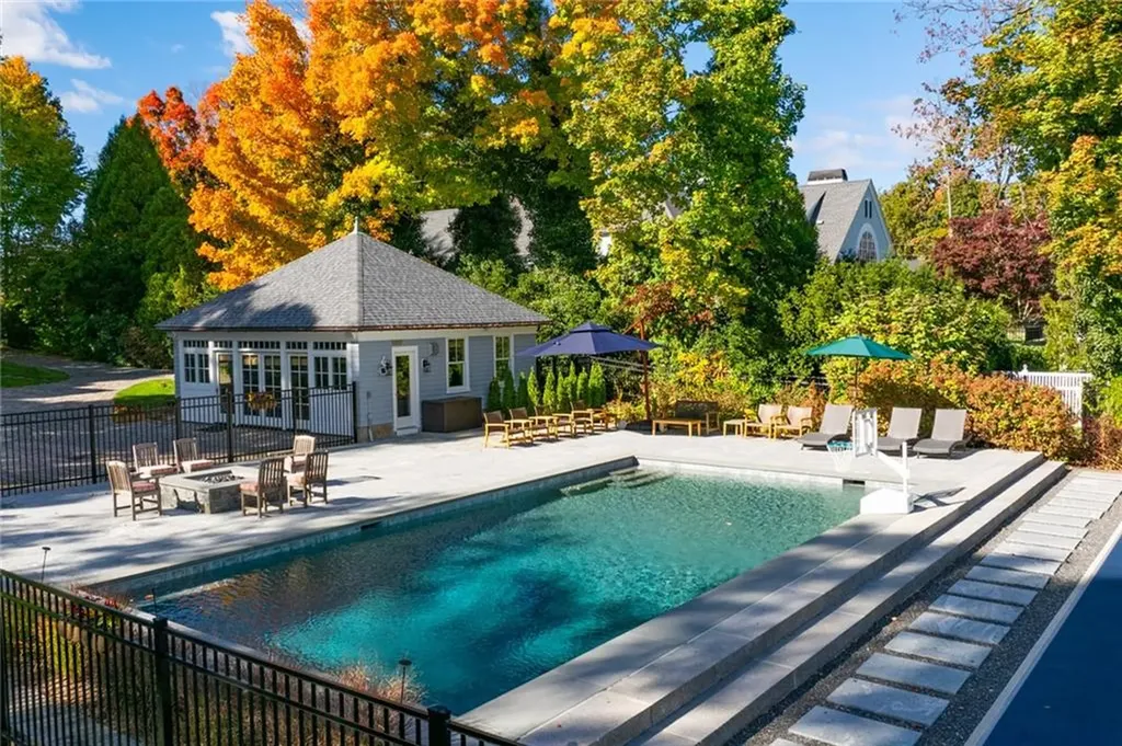 298 Rumstick Road Barrington RI 02806