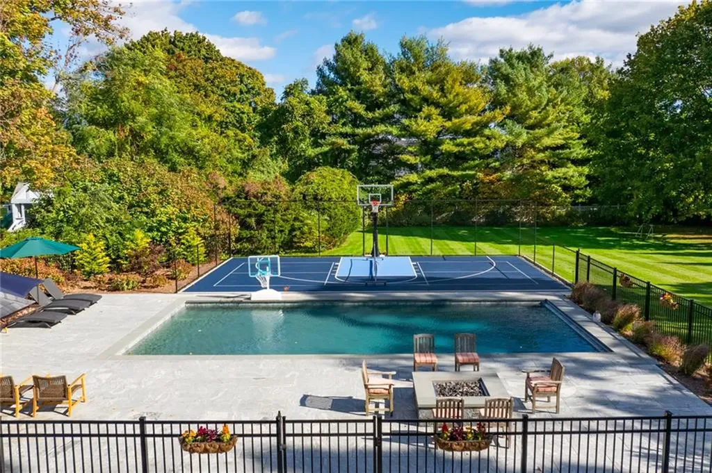 298 Rumstick Road Barrington RI 02806