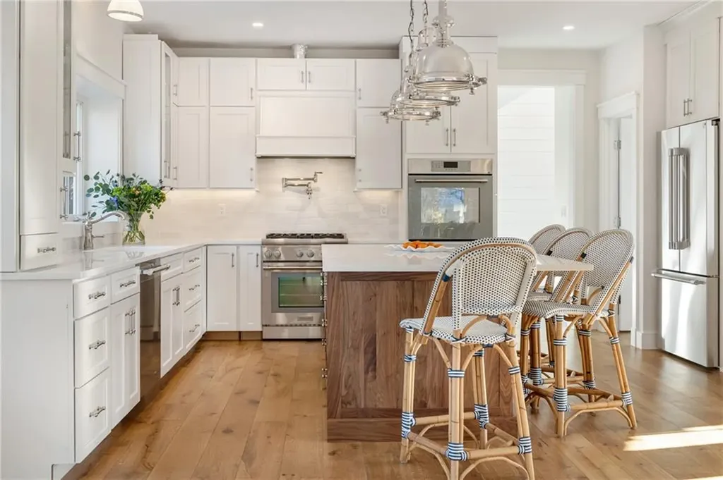 1 Knowlton Court Bristol RI 02809