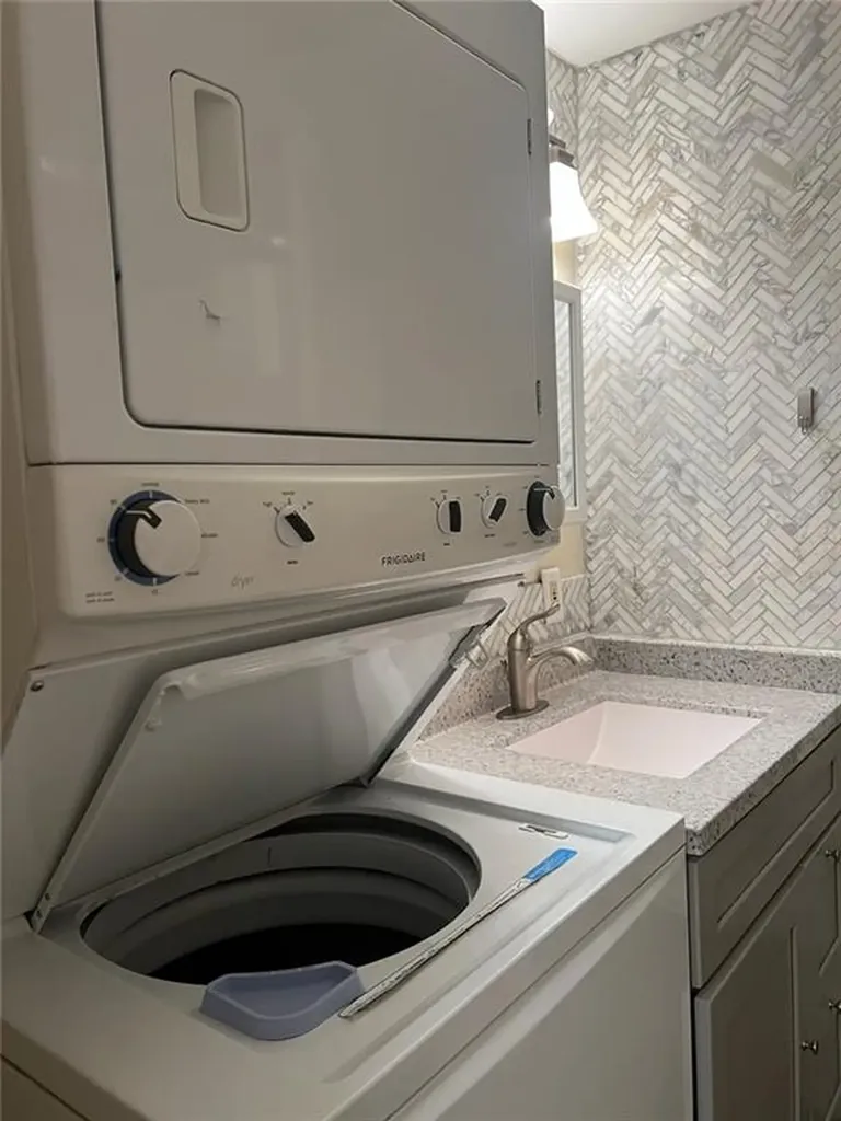 29 Dan Street Warwick RI 02889
