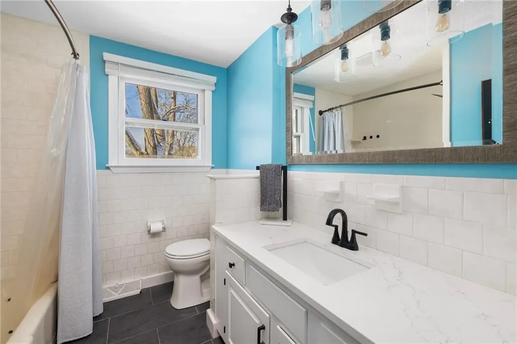 11 Cruise Street Warwick RI 02888
