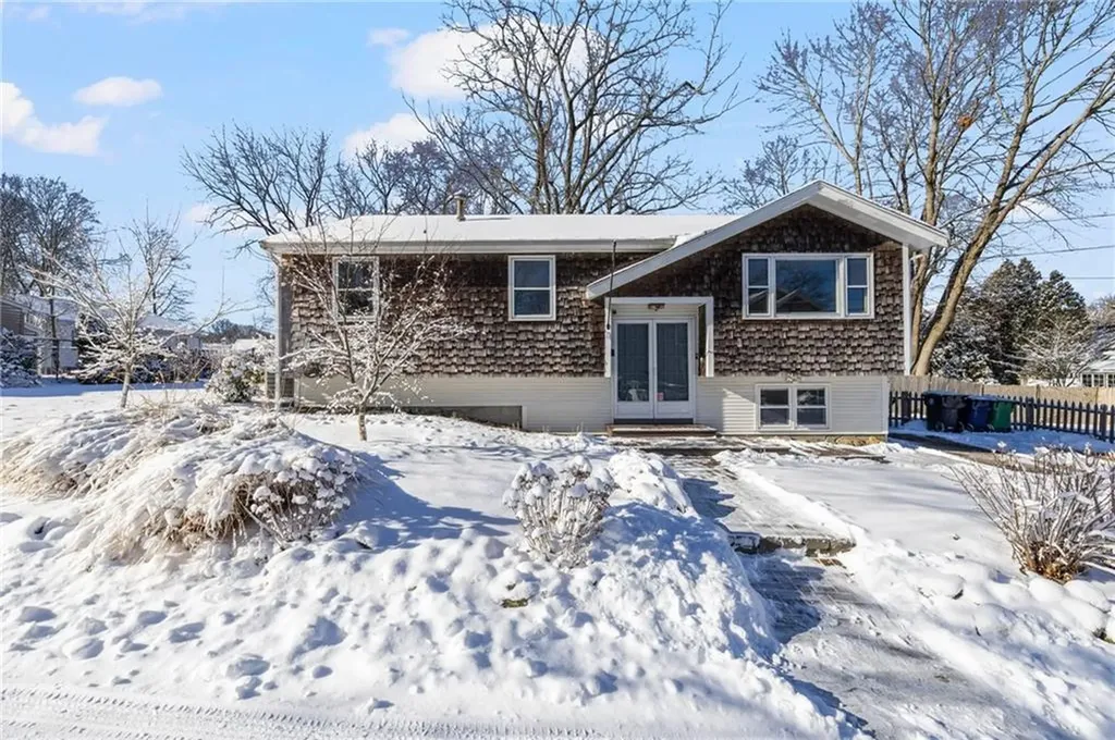 11 Cruise Street Warwick RI 02888
