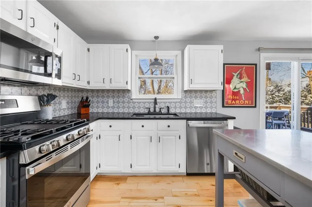 11 Cruise Street Warwick RI 02888
