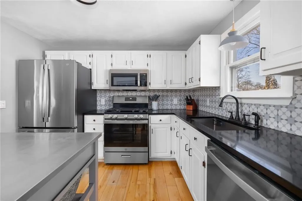 11 Cruise Street Warwick RI 02888