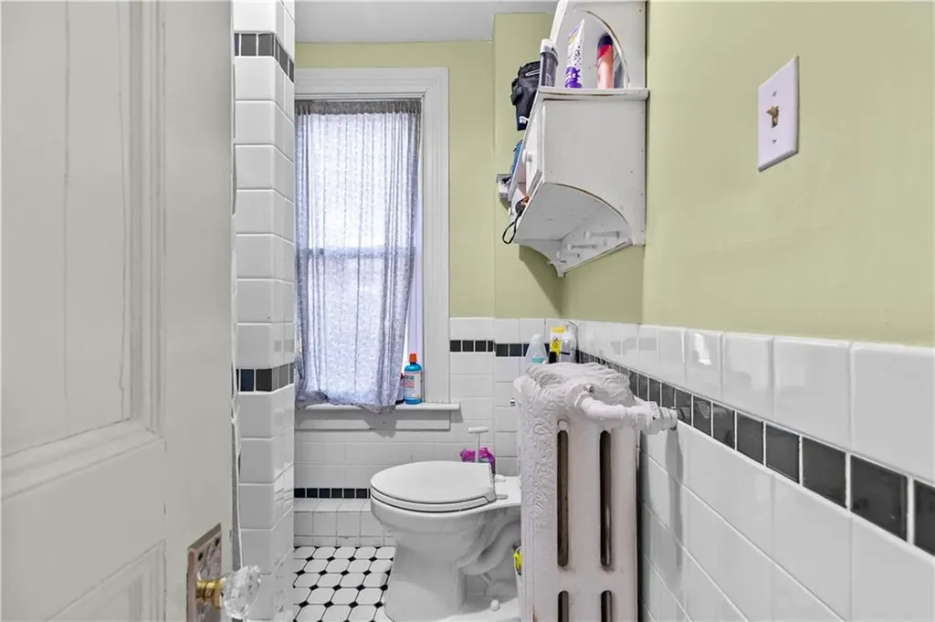 11 Dartmouth Street Newport RI 02840