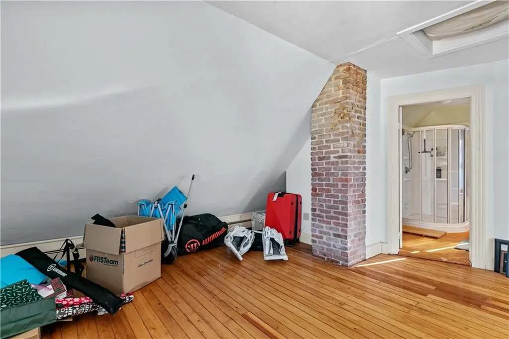11 Dartmouth Street Newport RI 02840
