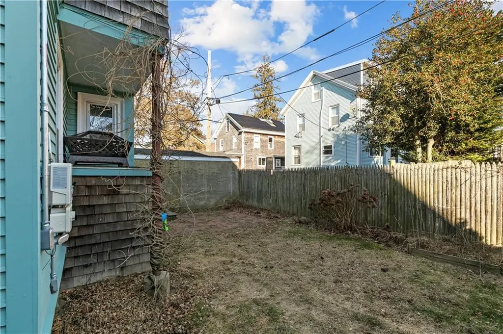 11 Dartmouth Street Newport RI 02840
