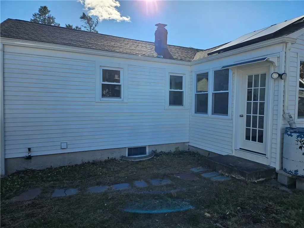 37 Grosvenor Avenue Pawtucket RI 02860