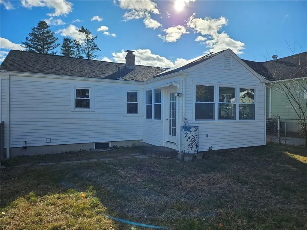 37 Grosvenor Avenue Pawtucket RI 02860
