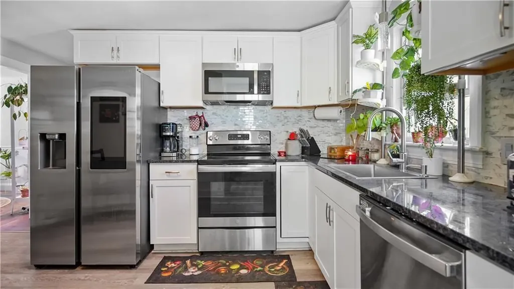 37 Grosvenor Avenue Pawtucket RI 02860