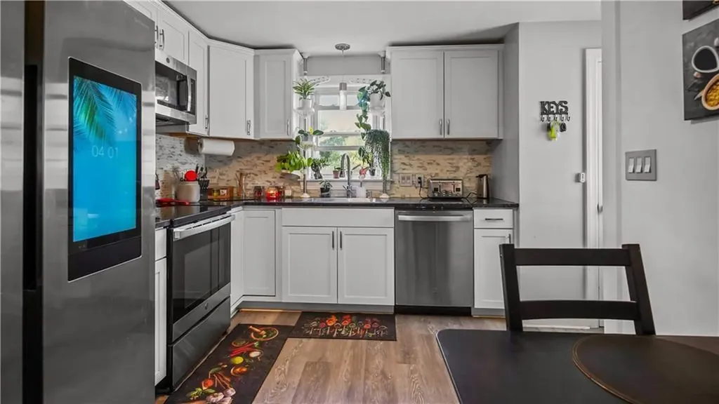 37 Grosvenor Avenue Pawtucket RI 02860