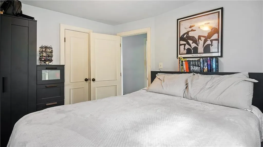 37 Grosvenor Avenue Pawtucket RI 02860